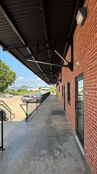 More Photos Of 224 N Stewart Ave, Springfield Warehouse For Lease