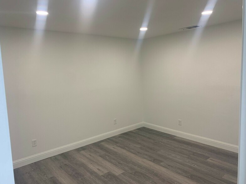 More Photos Of 441 N M St, Tulare Office For Lease