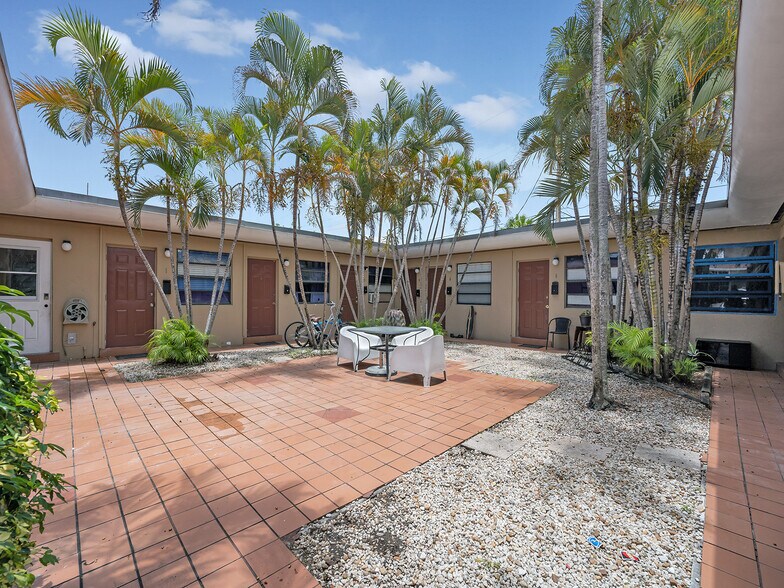 More Photos Of 700 NE 6th St, Hallandale Beach Apartments For Sale