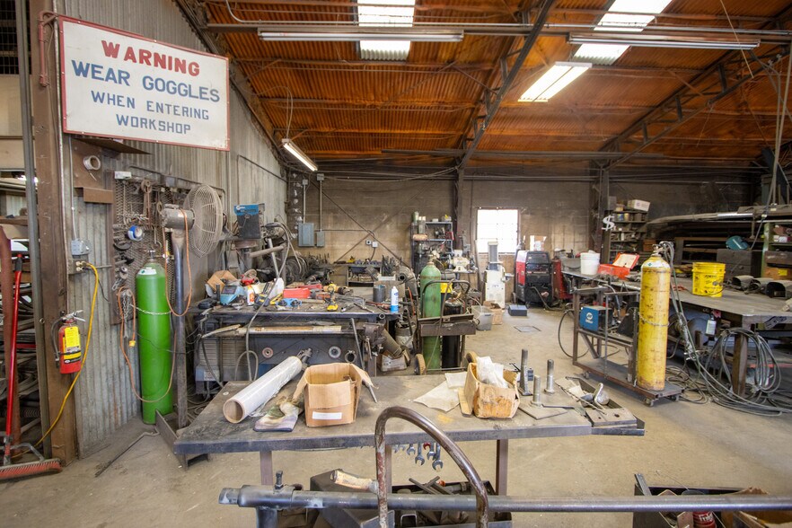 More Photos Of 111 E Liberty St, Pilot Point General Retail For Sale