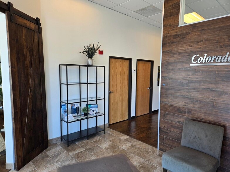 More Photos Of 621 Southpark Dr, Littleton Showroom For Sale