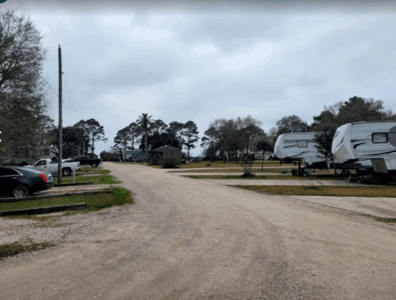 More Photos Of 1512 Main st, Anahuac Trailer Camper Park For Sale