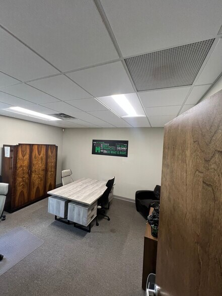 More Photos Of 6601 Kingston Pike, Knoxville Freestanding For Lease