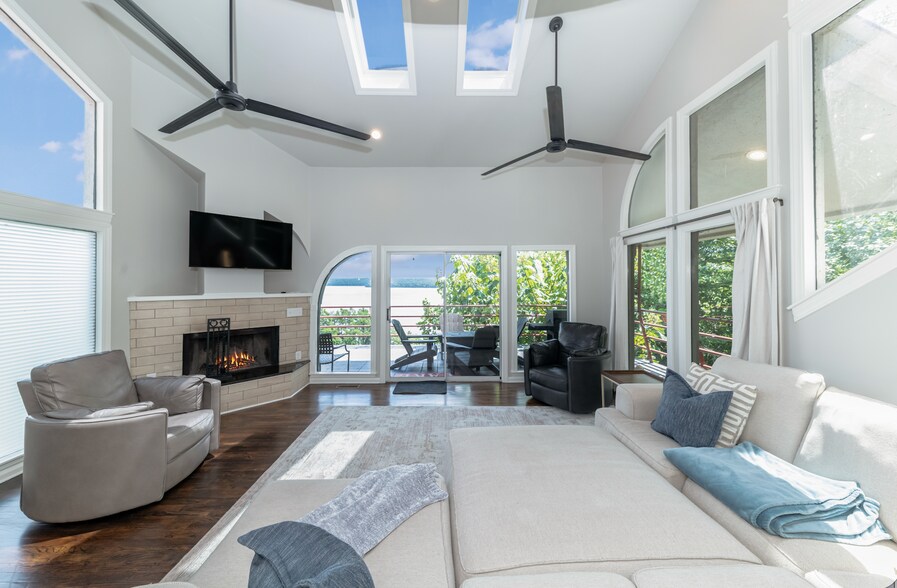More Photos Of 165 Lakeshore Ln, Counce Hotel For Sale