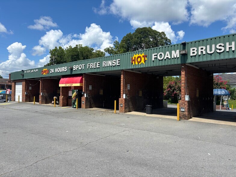 Primary Photo Of 1005 S Roan St, Johnson City Carwash For Sale