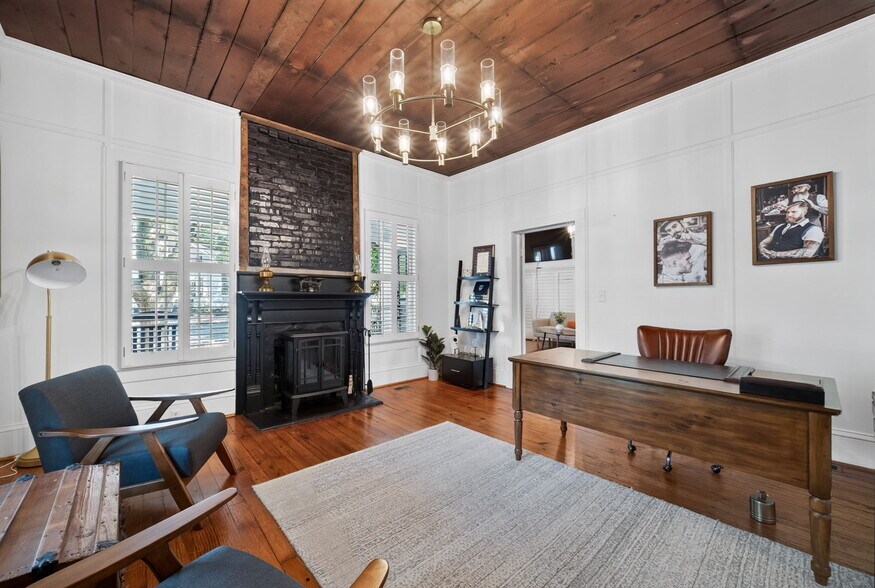 More Photos Of 2037 Grayson Hwy, Grayson Office For Sale