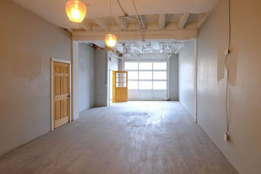 More Photos Of 408 W Main St, Benton Harbor Freestanding For Lease