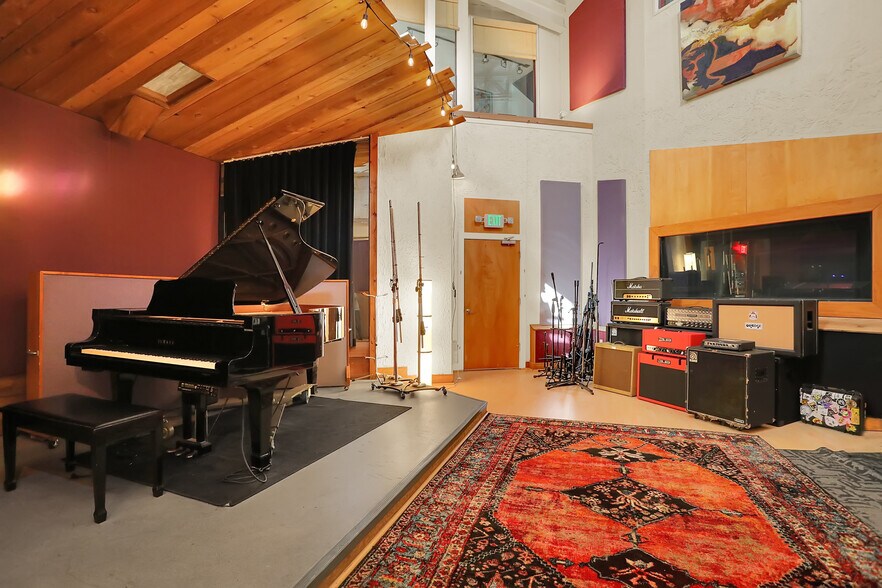 More Photos Of 2258 Young Ave, Memphis Loft Creative Space For Sale