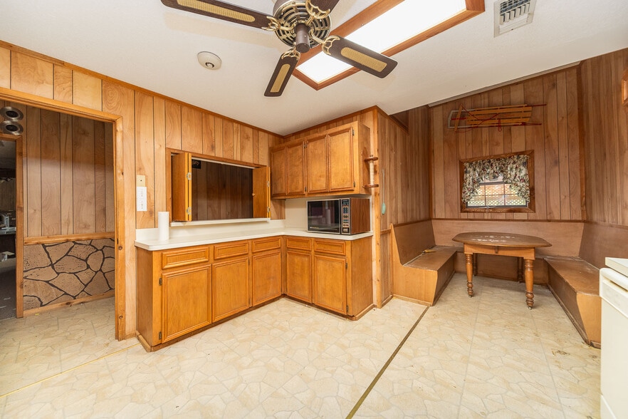 More Photos Of 5802 Sheppard Rd, Baytown Specialty For Sale