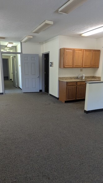 More Photos Of 3657 Lost Nation Rd, Willoughby Warehouse For Lease