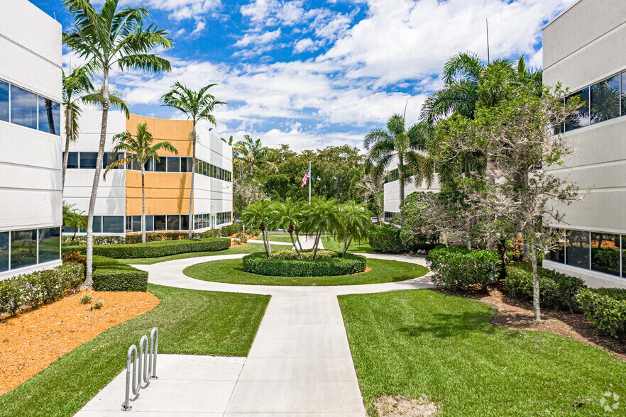 More Photos Of 951 Yamato Rd, Boca Raton Medical For Lease