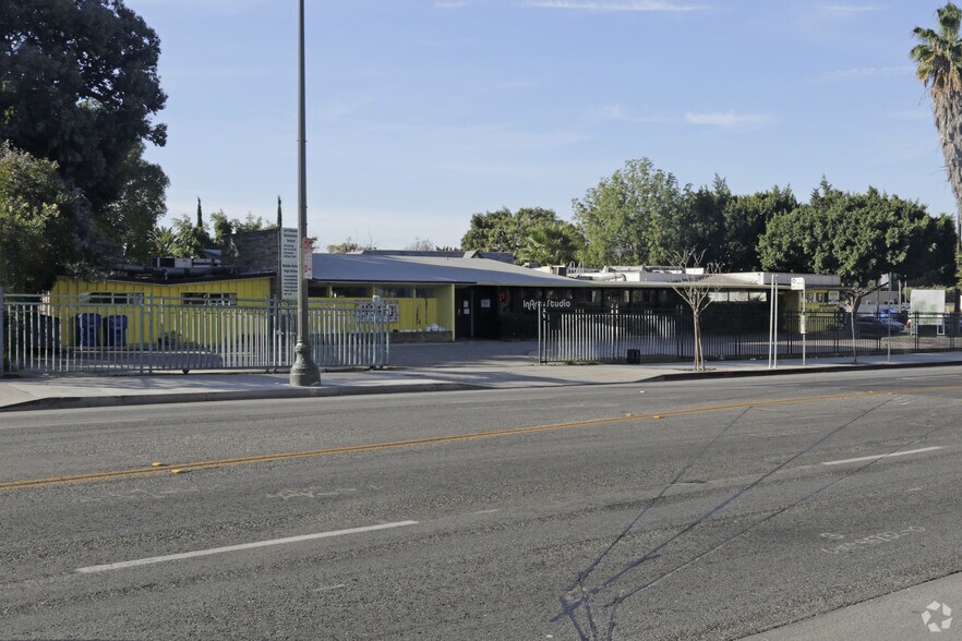 More Photos Of 4950 Wilshire Blvd, Los Angeles Office For Sale