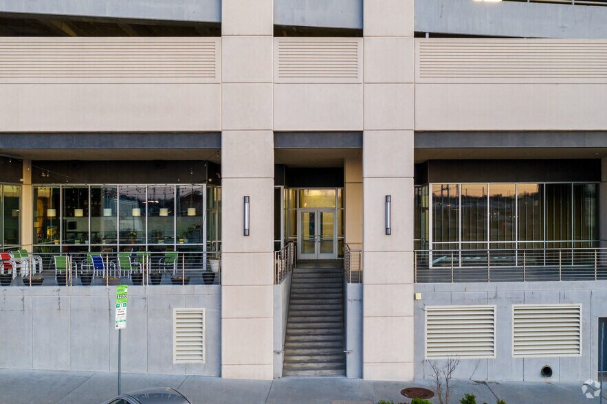 More Photos Of 202 S Cheyenne Ave, Tulsa Office For Lease