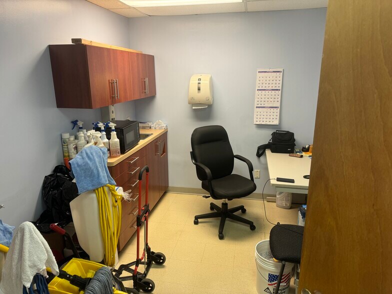 More Photos Of 300 Old Country Rd, Mineola Medical For Sale