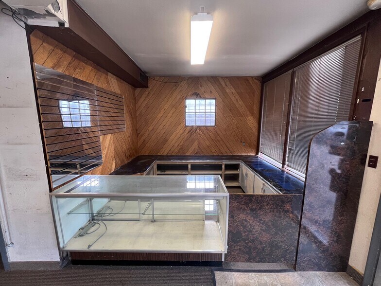 More Photos Of 498 N 500 W, Provo Convenience Store For Sale