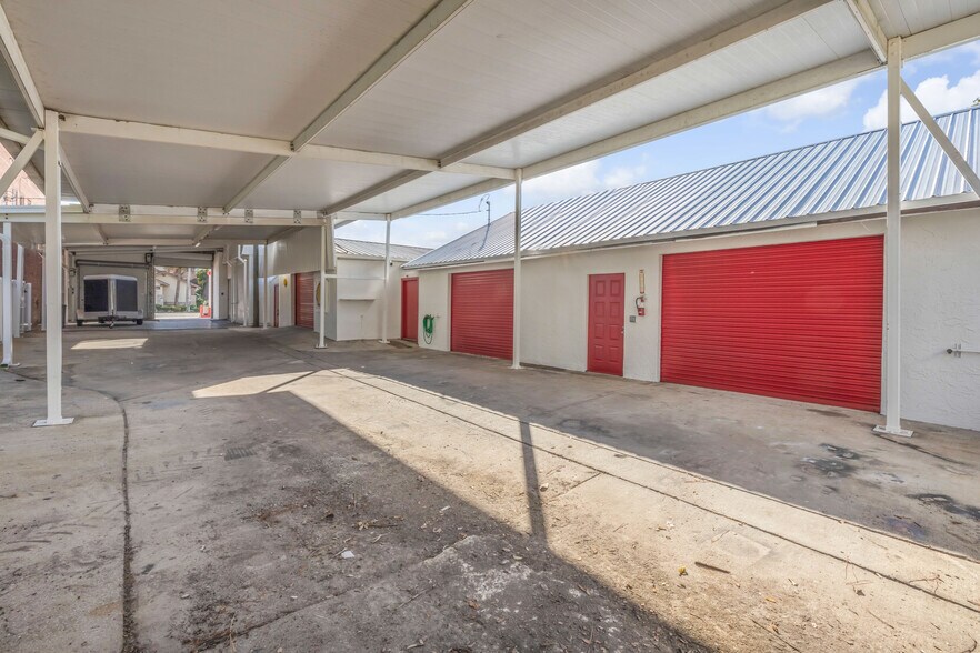 More Photos Of 208 Magnolia St, New Smyrna Beach Auto Repair For Sale