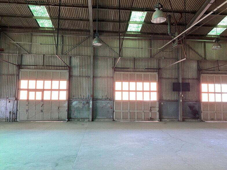 More Photos Of 1547 W Poplar St, San Antonio Warehouse For Sale