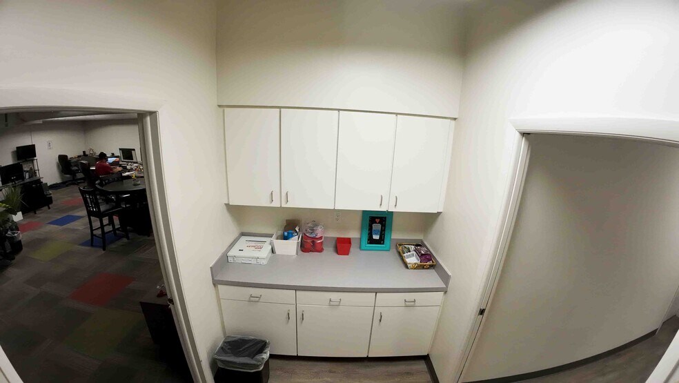 More Photos Of 7490 N 36th St, Pinellas Park Loft Creative Space For Lease