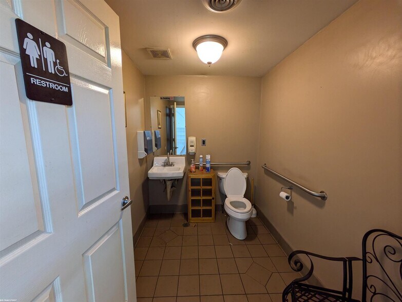 More Photos Of 35850 Utica Rd, Clinton Township General Retail For Sale