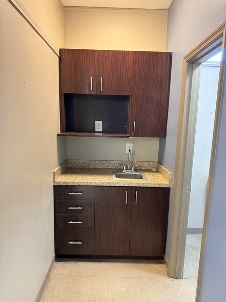 More Photos Of 4860 Clark Howell Hwy, College Park Freestanding For Lease