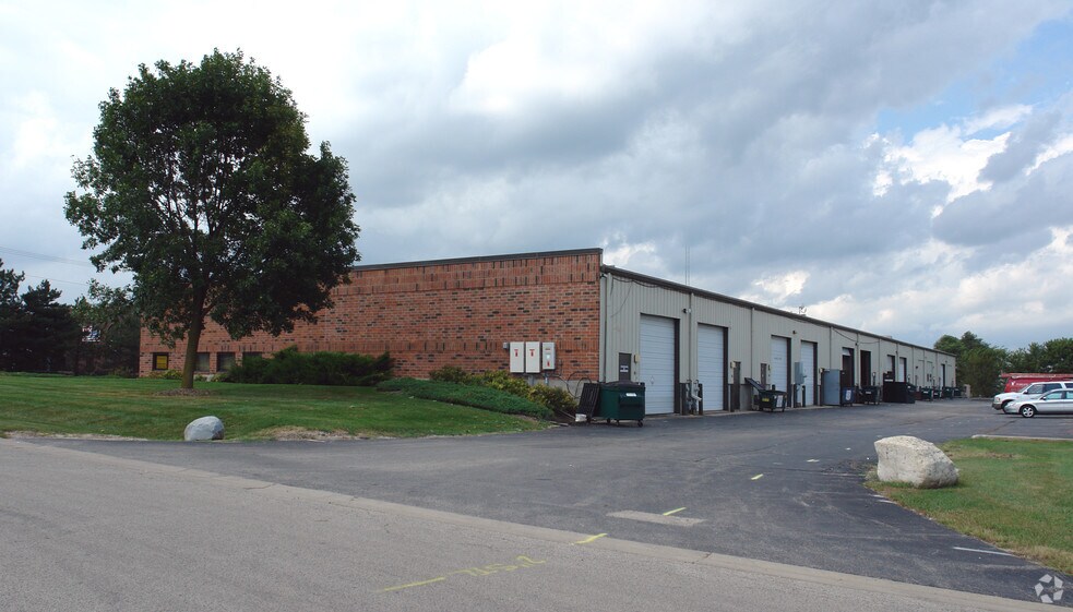 More Photos Of 28144 W Industrial Ave, Lake Barrington Flex For Lease