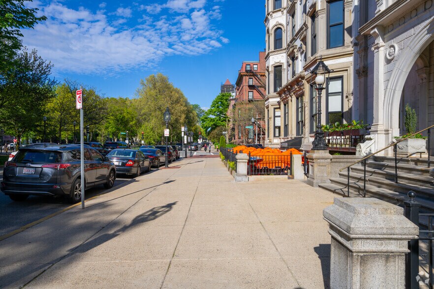 More Photos Of 160 Commonwealth Ave, Boston Apartments For Sale