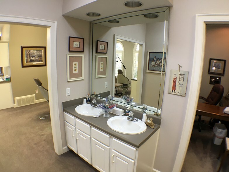 More Photos Of 3100-3106 Professional Plz, Germantown Medical For Sale