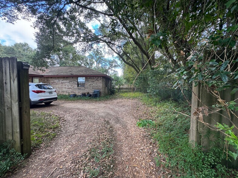 More Photos Of 7445 Pine Forest Rd, Pensacola Restaurant For Sale