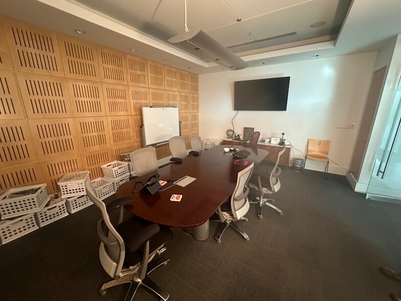 More Photos Of 3621 Vinings Slope SE, Atlanta Loft Creative Space For Sale