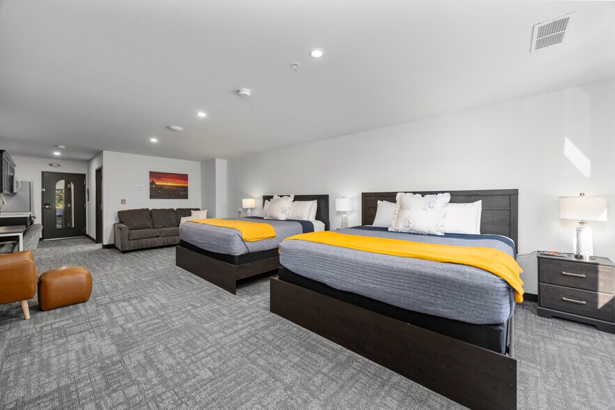 More Photos Of 419 E Market St, Sandusky Hotel For Sale