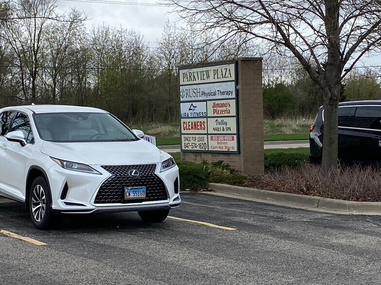 More Photos Of 366-380 Bank Dr, Mchenry Restaurant For Lease