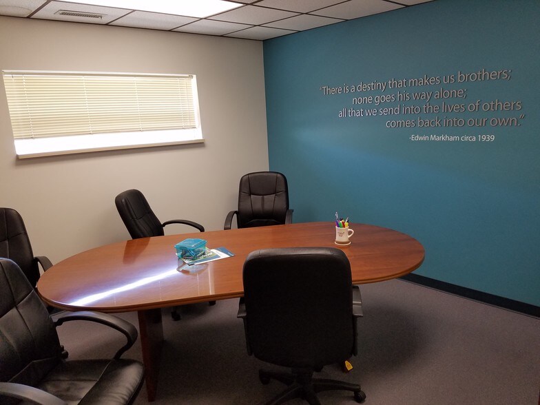More Photos Of 219 E Schwartz St, Salem Office For Lease