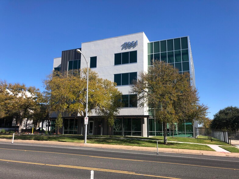 More Photos Of 7951 Shoal Creek Blvd, Austin Medical For Lease