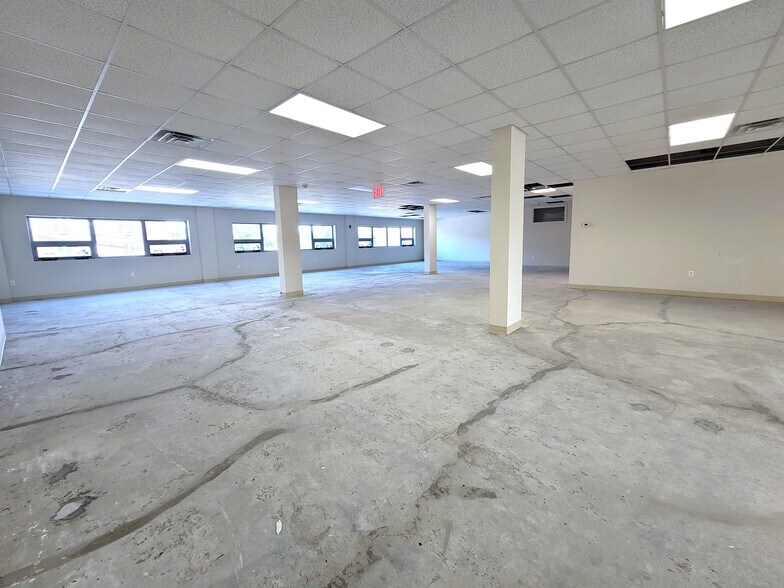 More Photos Of 76-09 Queens Blvd, Elmhurst Office For Lease