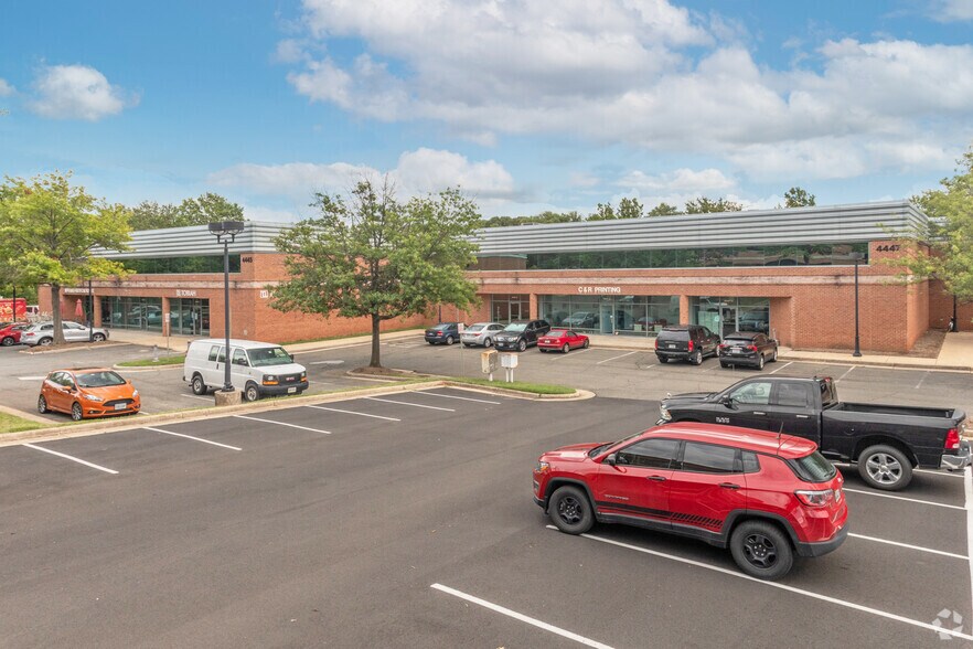 More Photos Of 4445-4449 Brookfield Corporate Dr, Chantilly Showroom For Lease