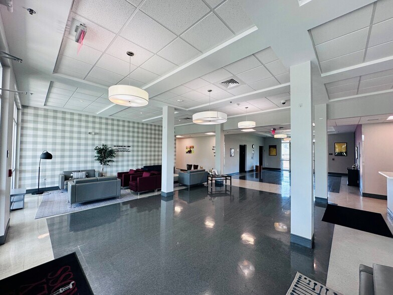 More Photos Of 4117 Woodland Dr, New Orleans Dormitory For Sale