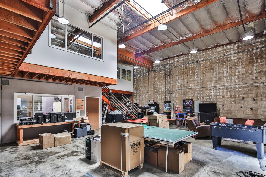 More Photos Of 3720 Skypark Dr, Torrance Research And Development For Lease