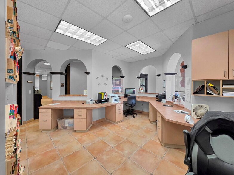 More Photos Of 6429 Fairmont Pky, Pasadena Office For Sale