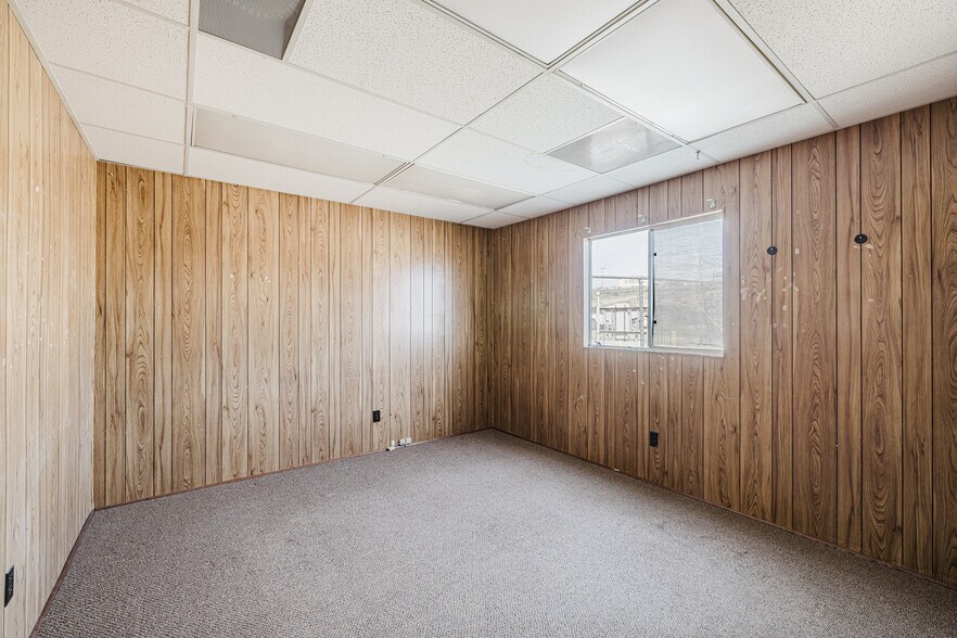 More Photos Of 824 Poplar St, Carlin Industrial For Sale