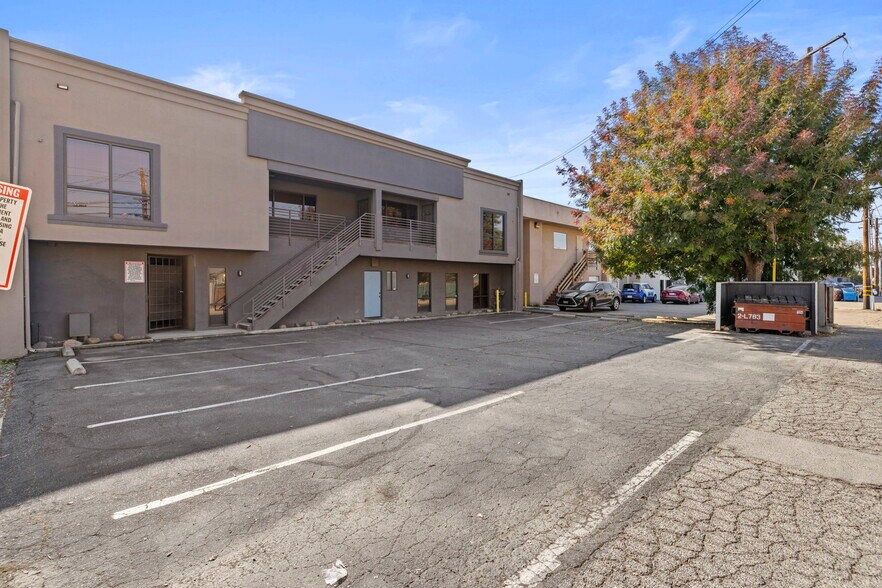 More Photos Of 1606 W Mineral King Ave, Visalia Office For Sale
