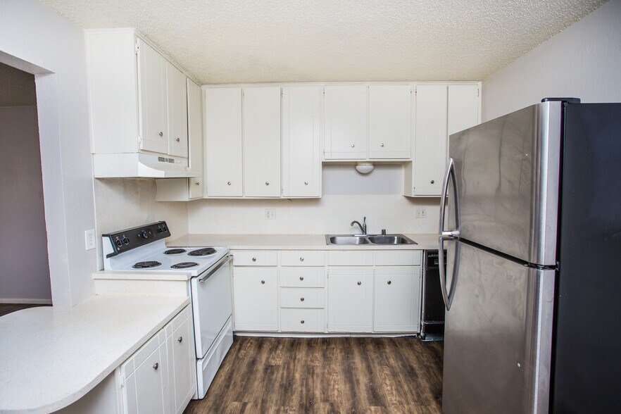 More Photos Of 7410 Quaker Ave, Lubbock Apartments For Sale