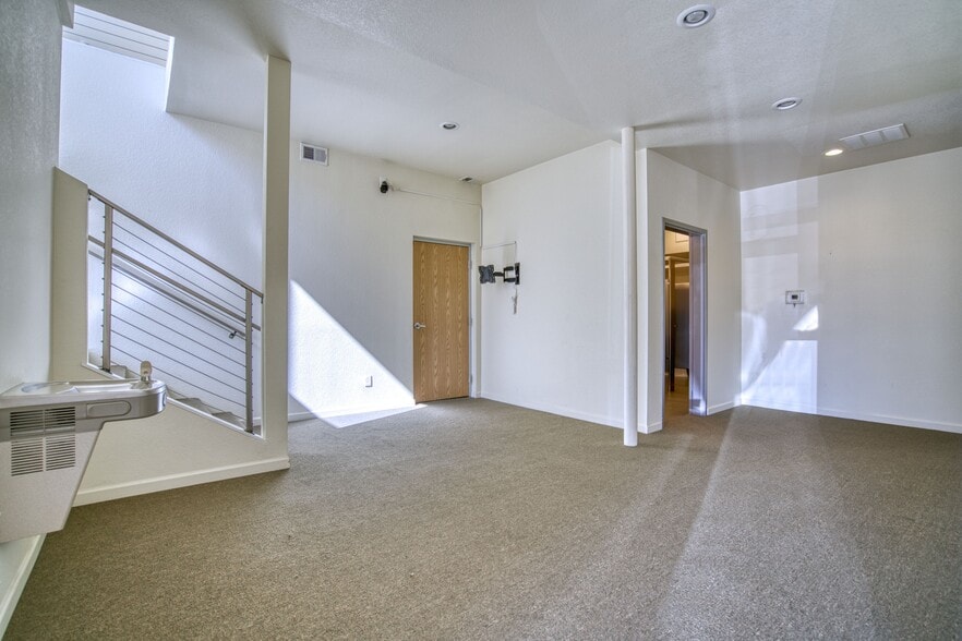 More Photos Of 724 Main Street Plaza, Longmont Storefront Retail Office For Sale