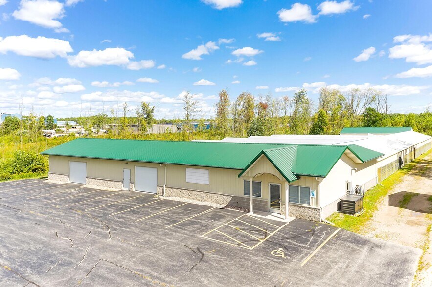 Primary Photo Of 4040 Velp Ave, Green Bay Specialty For Sale