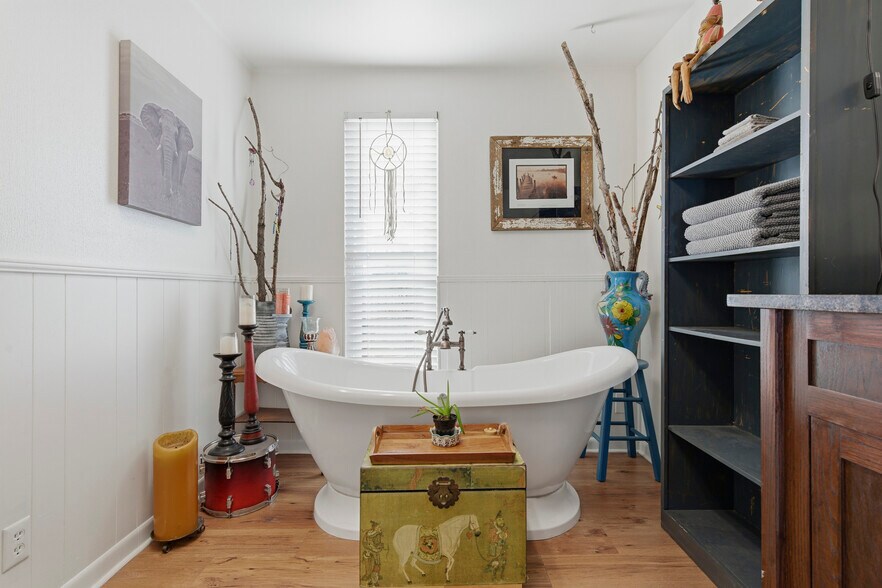 More Photos Of 2831 Columbine Pl, Nashville Freestanding For Sale