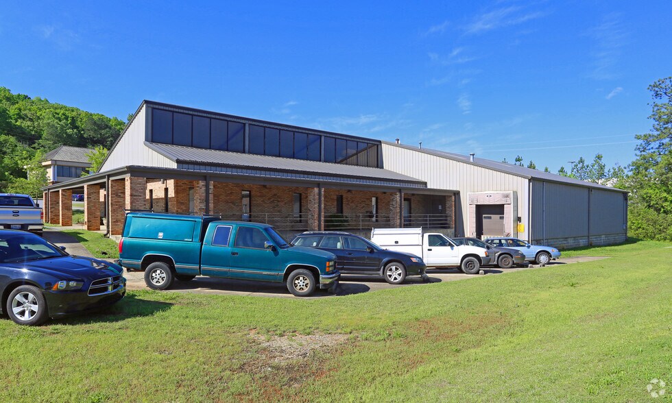 More Photos Of 140 Business Center Dr, Birmingham Industrial For Lease