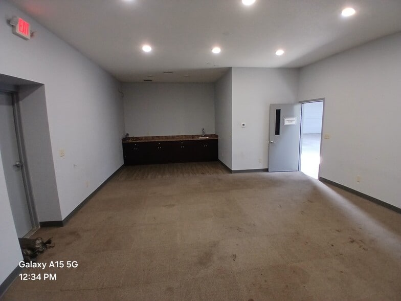 More Photos Of 1509 SW Century Gln, Lake City Warehouse For Lease