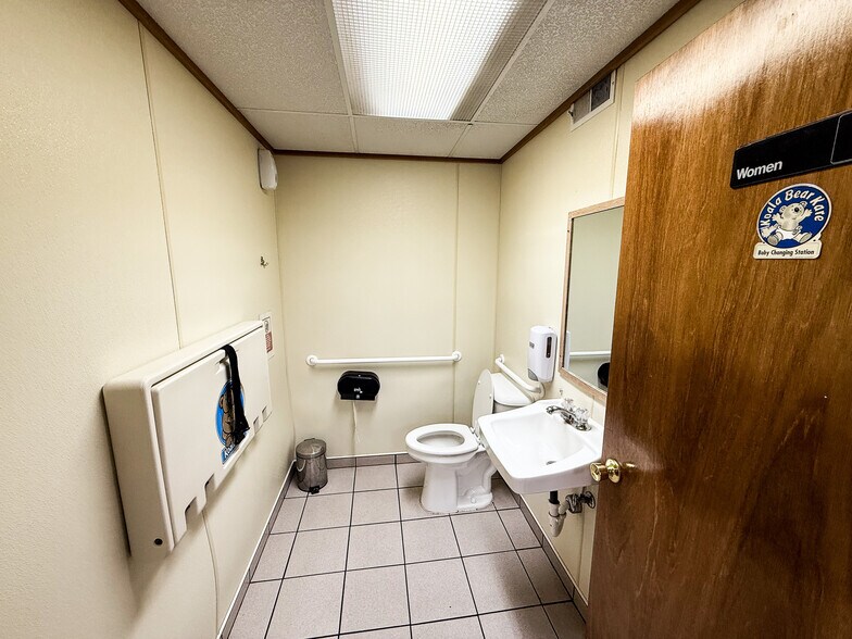 More Photos Of 1290 Front St, Forsyth Freestanding For Sale