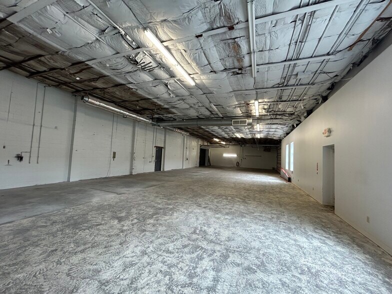 More Photos Of 130 Donald Dr, Fairfield Warehouse For Lease