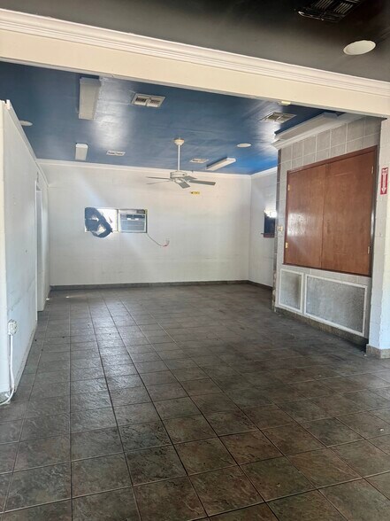 More Photos Of 200 Cecilia St, Alice Convenience Store For Sale