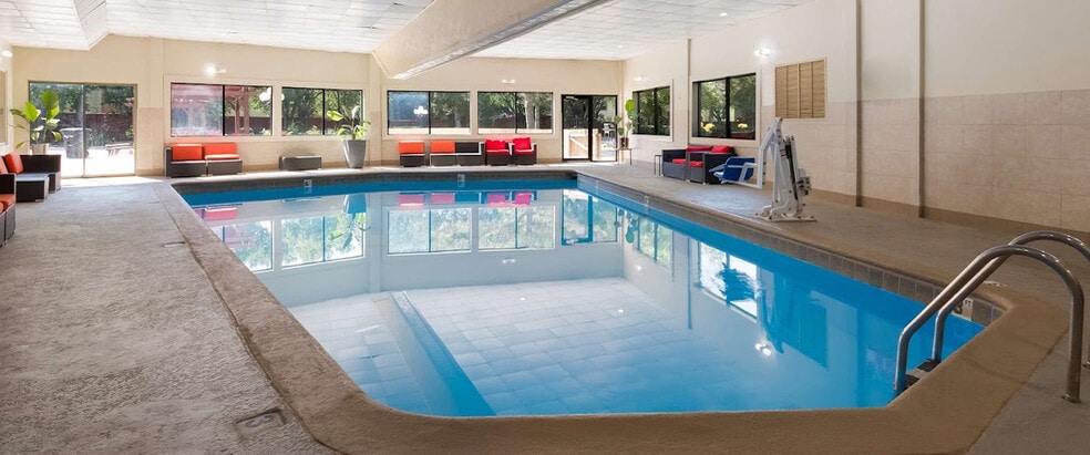 More Photos Of 1125 E Gore Blvd, Lawton Hotel For Sale